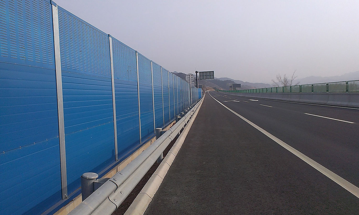 公路隔音屏障